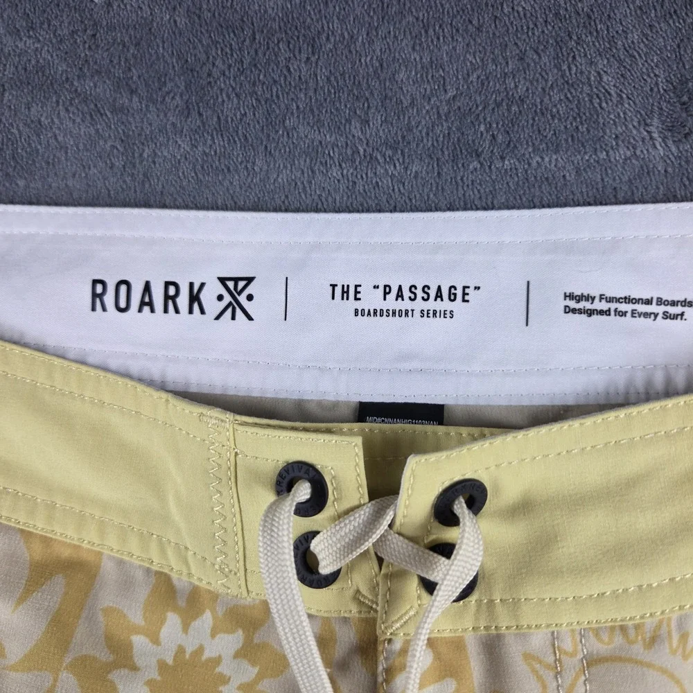 Roark Passage Series Mosaic Sunbeam Board Swim Shorts Mens size 33 Swimwear